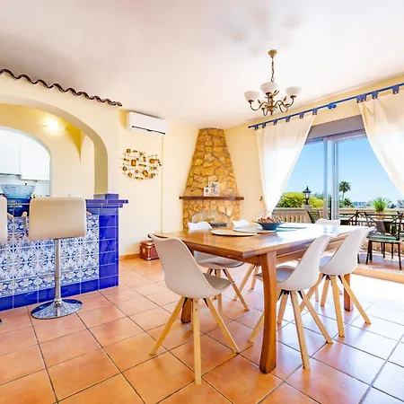 Ecalinda - Plusholidays *